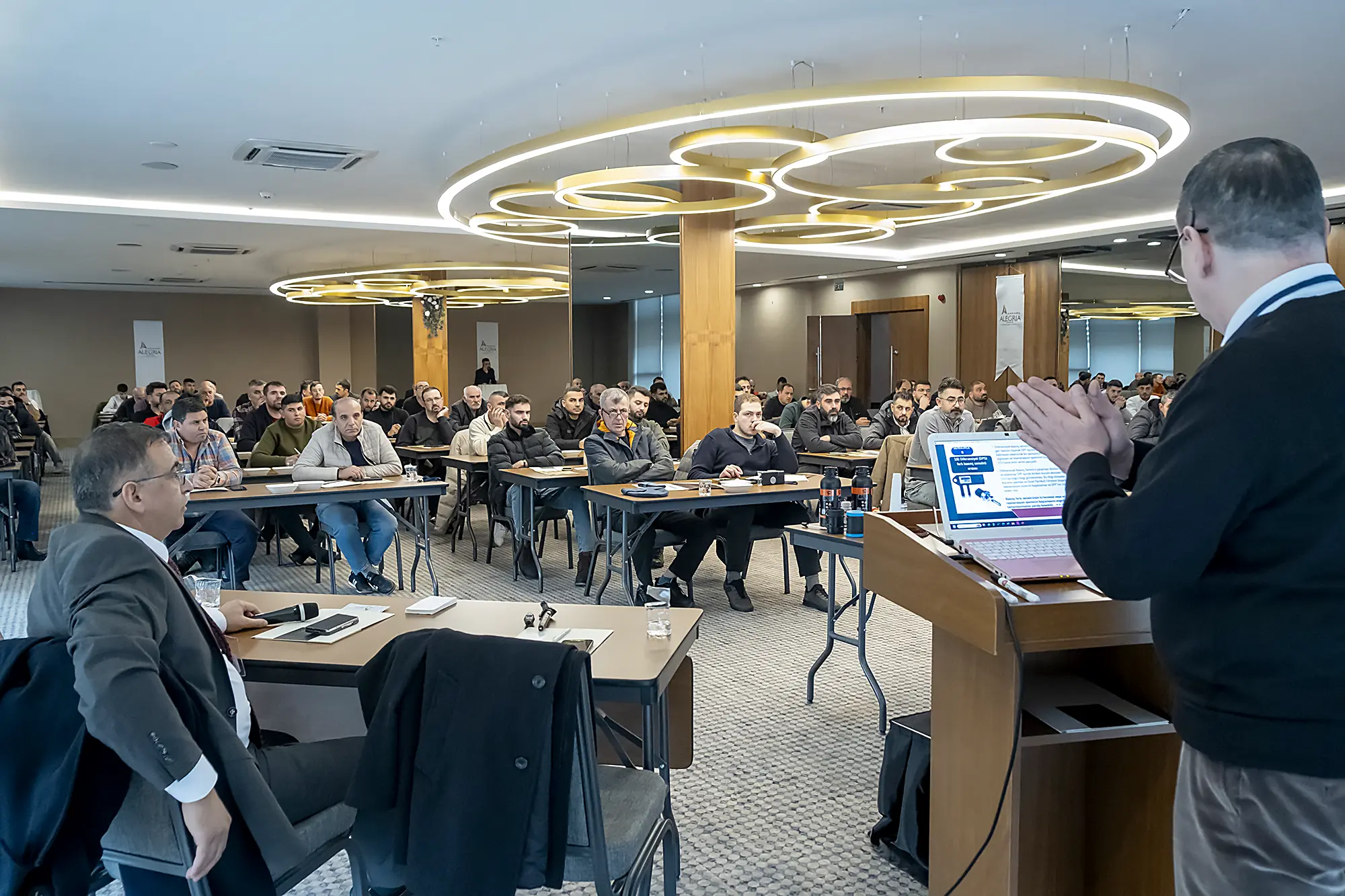 _DSF6638 kopya Dizel Motor Eğitimi katılımcılarının grup fotoğrafı.