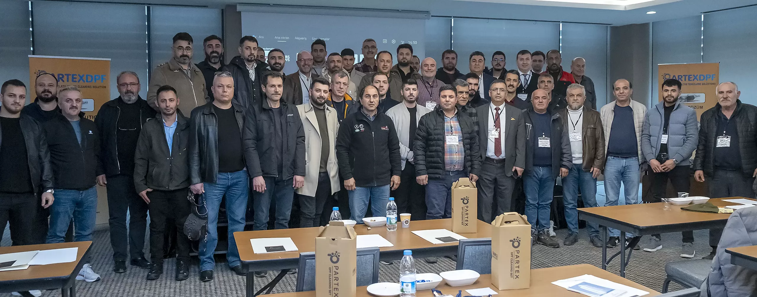 _DSF6691 kopya Dizel Motor Eğitimi katılımcılarının grup fotoğrafı.
